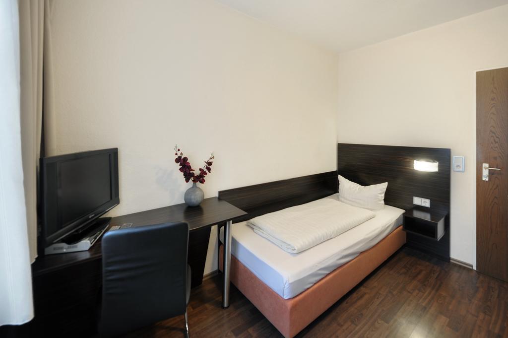 Fair Hotel Frankfurt - An Der Messe Франкфурт на Майн Стая снимка