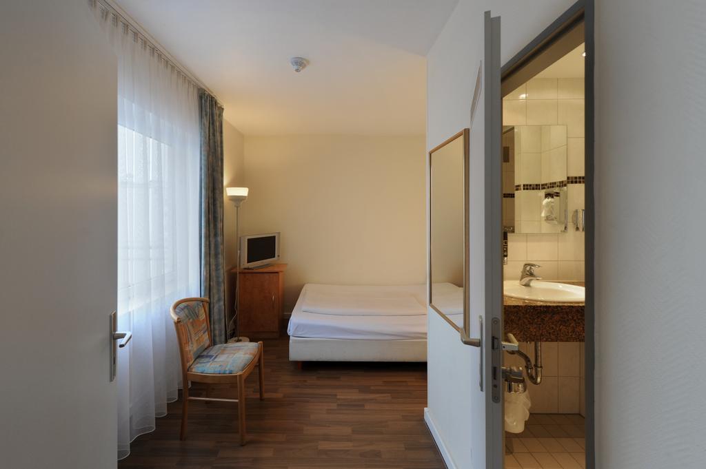 Fair Hotel Frankfurt - An Der Messe Франкфурт на Майн Стая снимка