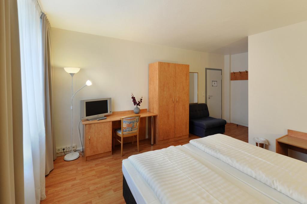 Fair Hotel Frankfurt - An Der Messe Франкфурт на Майн Стая снимка