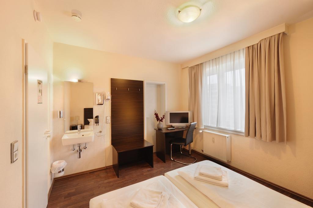 Fair Hotel Frankfurt - An Der Messe Франкфурт на Майн Стая снимка