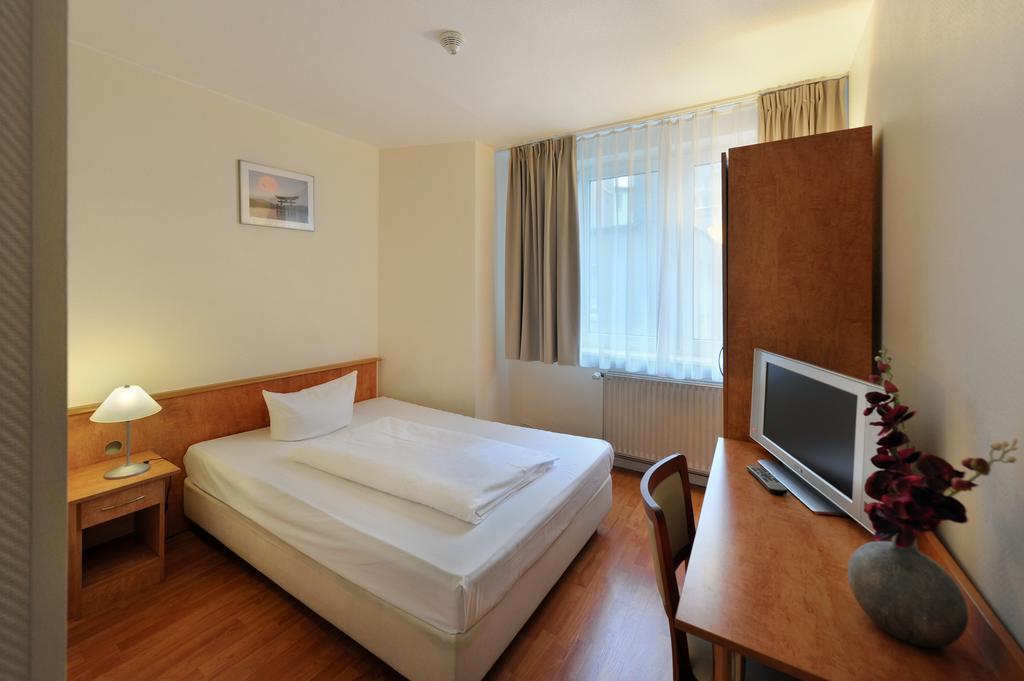 Fair Hotel Frankfurt - An Der Messe Франкфурт на Майн Стая снимка