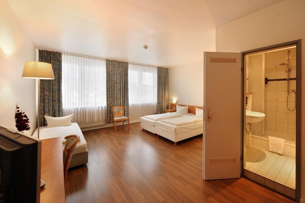 Fair Hotel Frankfurt - An Der Messe Франкфурт на Майн Стая снимка