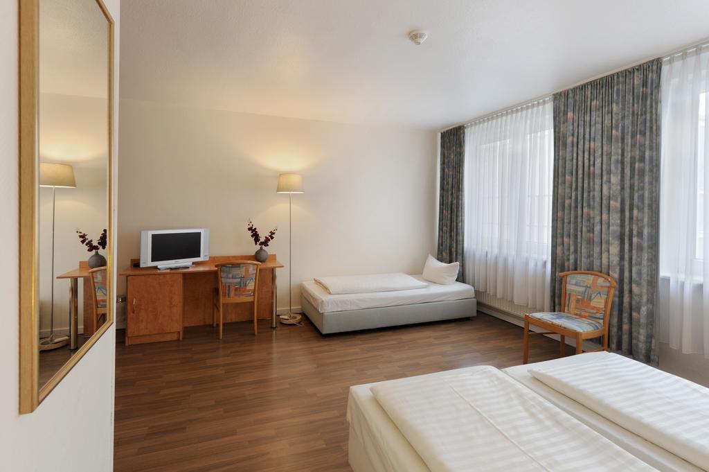 Fair Hotel Frankfurt - An Der Messe Франкфурт на Майн Стая снимка